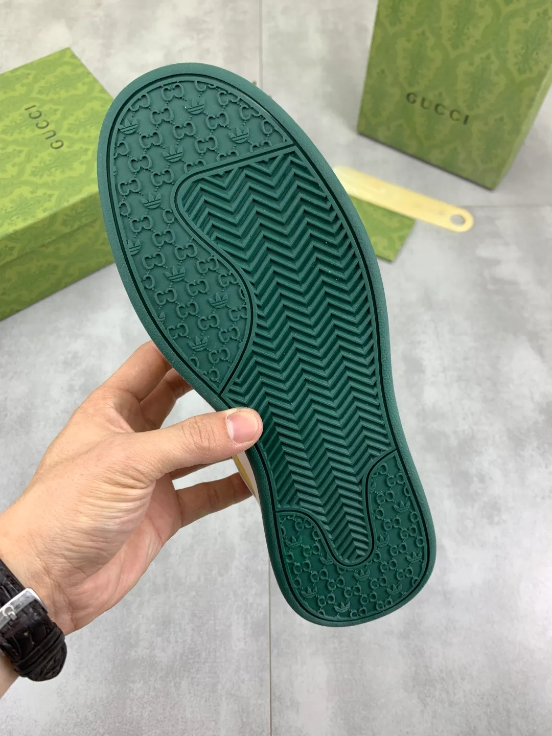 Men's shoes 💰P420💰 [New model] (GUCCI) official website's latest 🎁🎁casual and fashionable men's shoes 👟, hot style 💥 style is simple and elegant, exclusive for trendy men. Unique official website's latest brand double G elements 👑Original Gucci decoration, fashionable and generous, the fabric is original frosted calfskin ✅Fully imported first-layer pigskin lining, the official website specifies wear-resistant, lightweight original rubber casual outsole, the classic model is taken in kind at the counter🎬38-44 (45 46 customized) 3️⃣ colors available